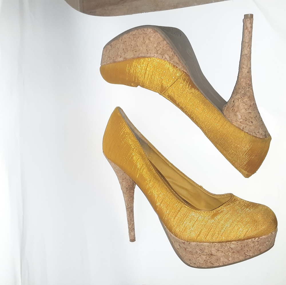 😮Bamboo brand luscious, mustard yellow, cork, 5 inch platform heels!💛